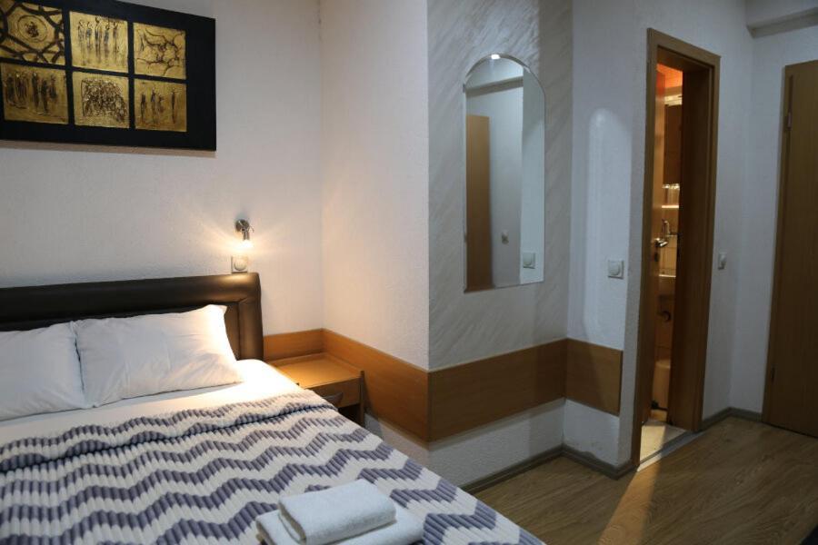 Hotel Moment Velika Plana Bagian luar foto