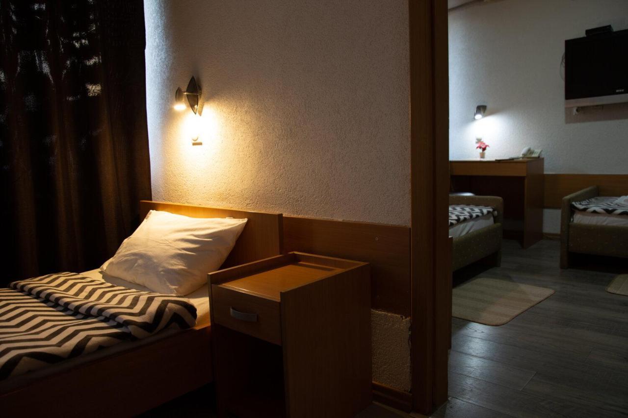 Hotel Moment Velika Plana Bagian luar foto