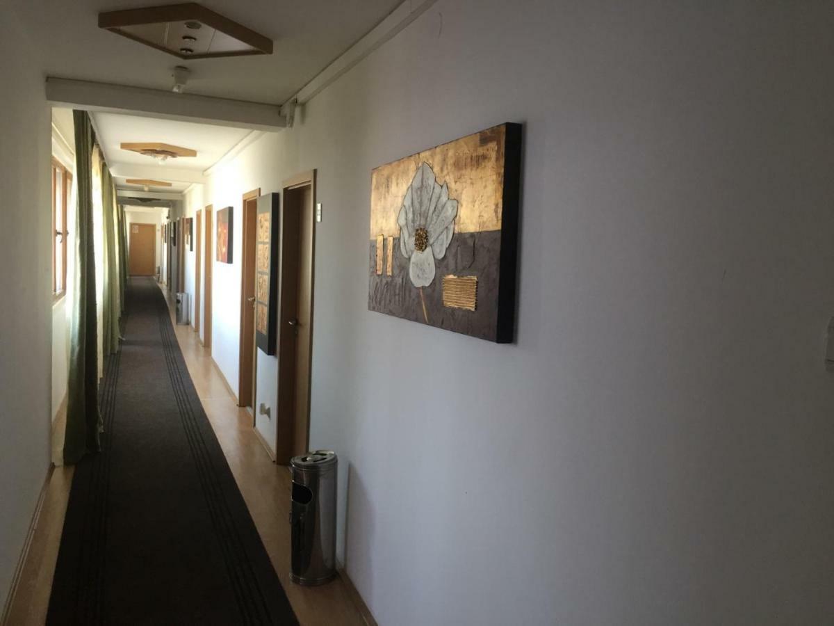 Hotel Moment Velika Plana Bagian luar foto