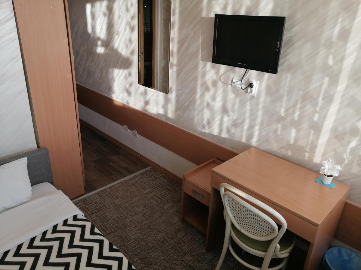 Hotel Moment Velika Plana Bagian luar foto
