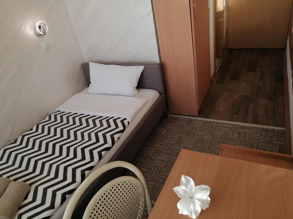 Hotel Moment Velika Plana Bagian luar foto