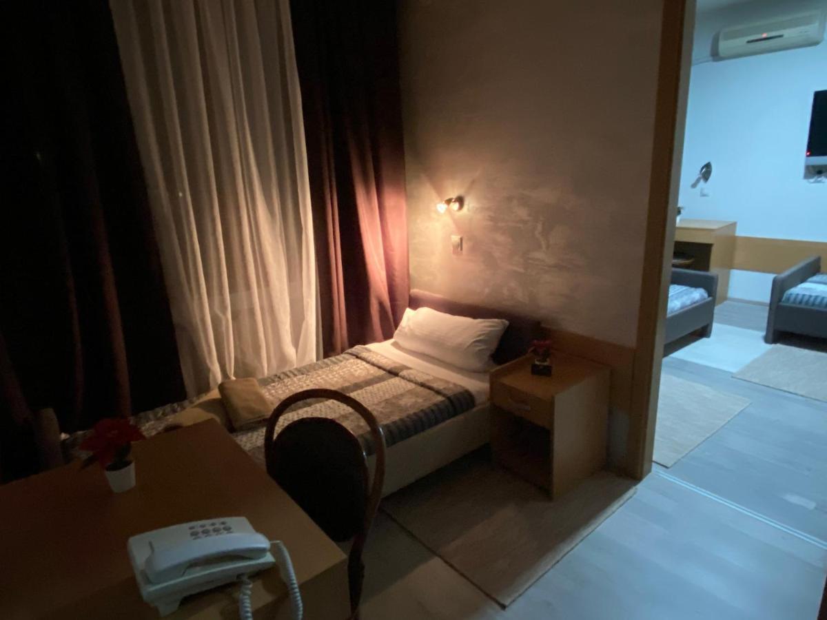 Hotel Moment Velika Plana Bagian luar foto