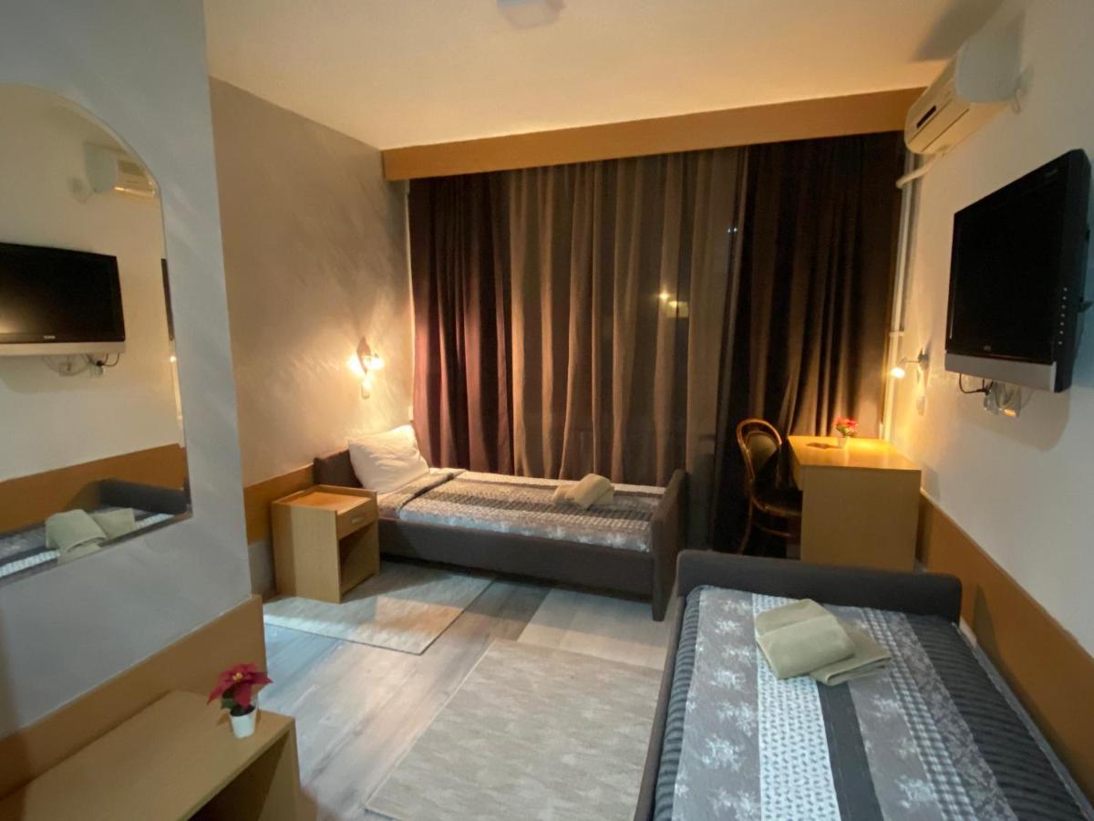 Hotel Moment Velika Plana Bagian luar foto